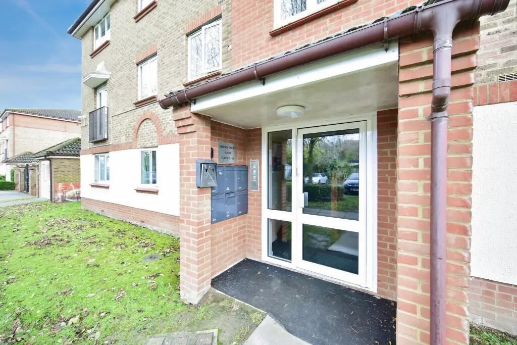 Maidstone, Kent, ME16 8LZ - Online Auctions