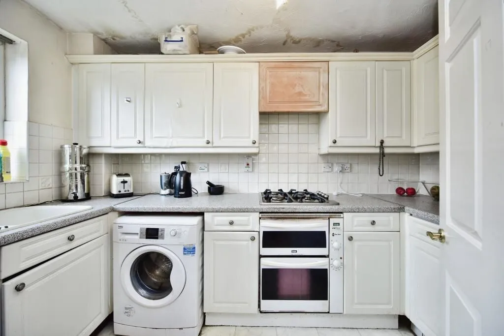 Maidstone, Kent, ME16 8LZ - Online Auctions
