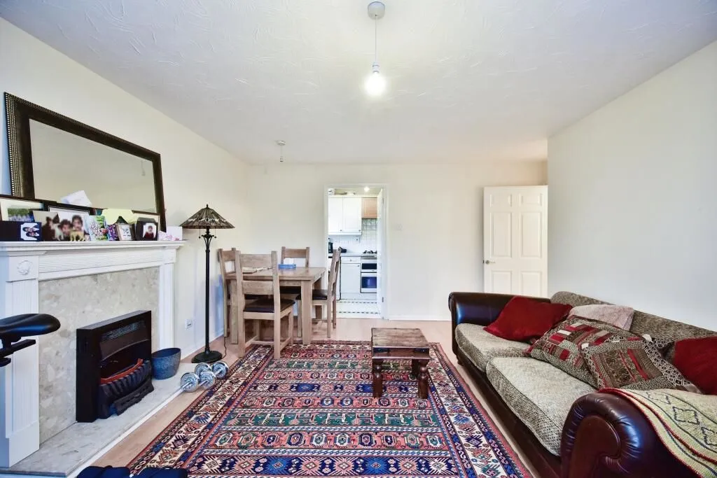 Maidstone, Kent, ME16 8LZ - Online Auctions