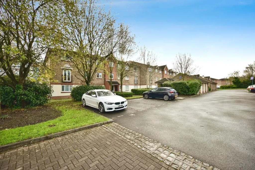 Maidstone, Kent, ME16 8LZ - Online Auctions