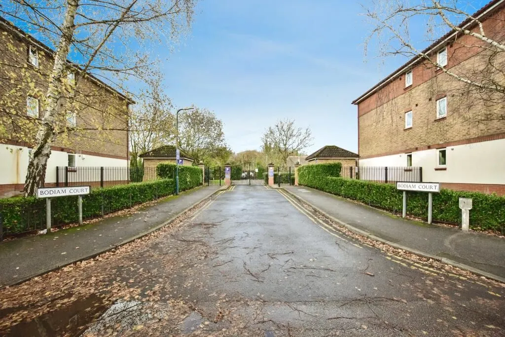 Maidstone, Kent, ME16 8LZ - Online Auctions