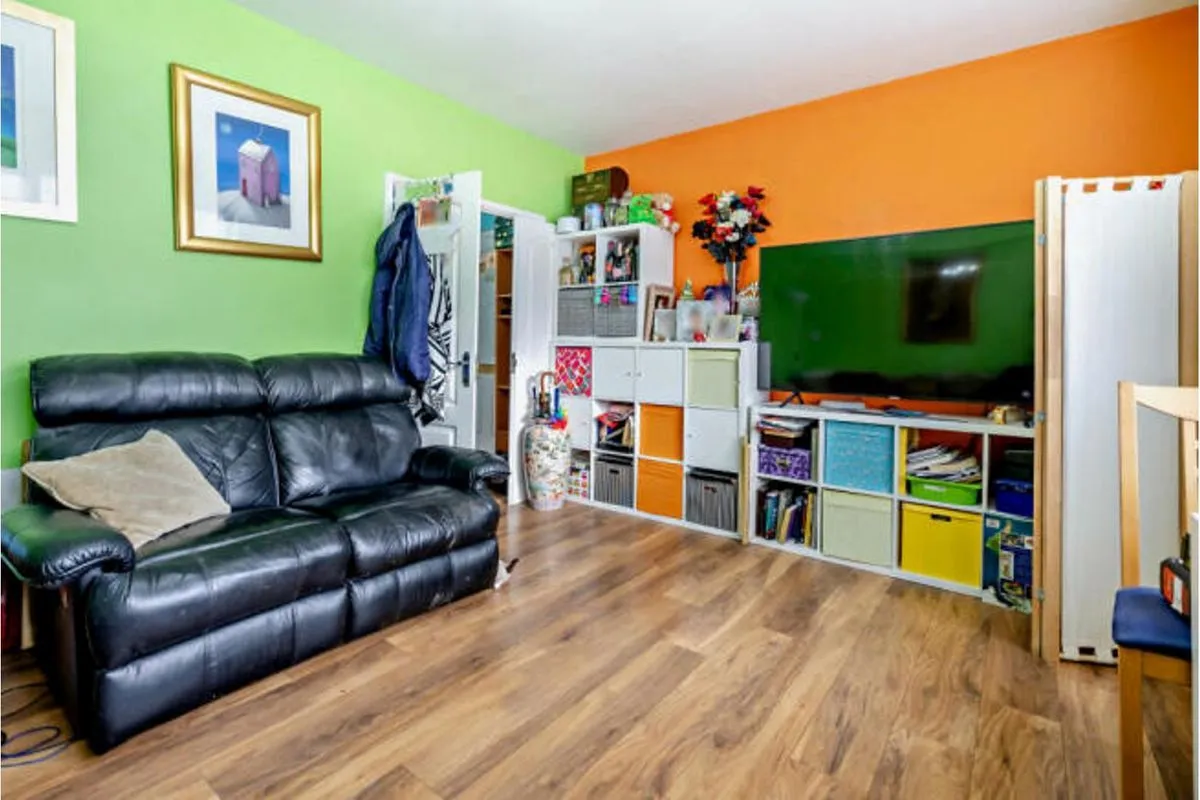 London, N9 9DT - Online Auctions