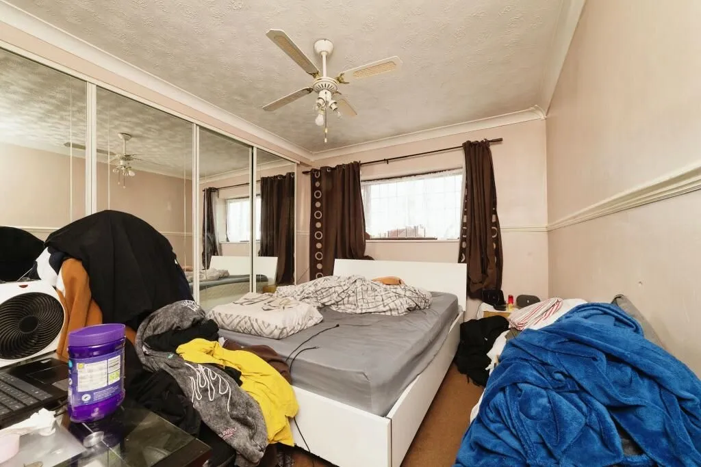 Romford, Essex, RM3 7QJ - Online Auctions