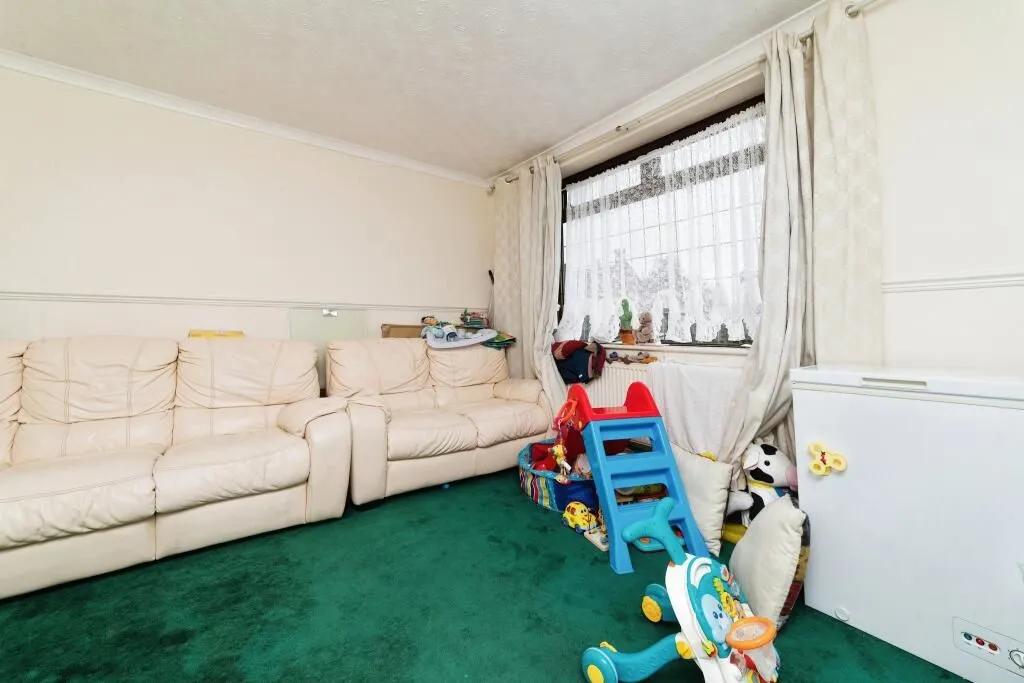 Romford, Essex, RM3 7QJ - Online Auctions
