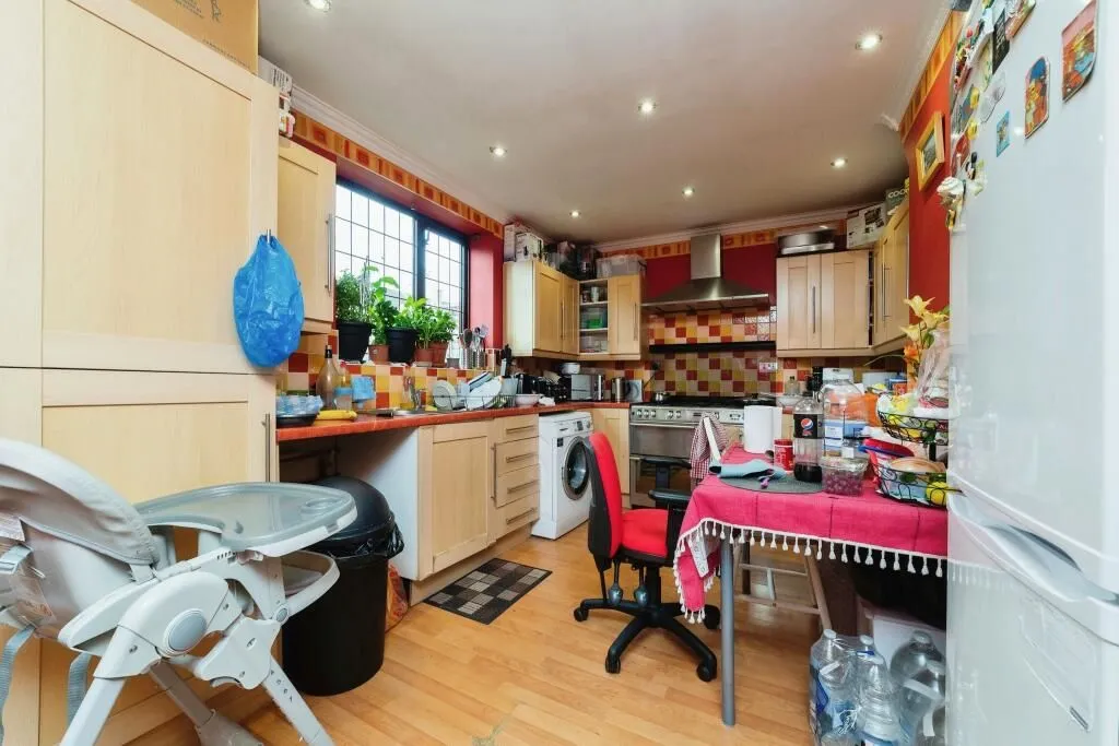 Romford, Essex, RM3 7QJ - Online Auctions