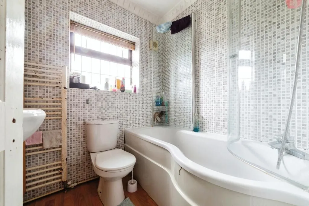Romford, Essex, RM3 7QJ - Online Auctions