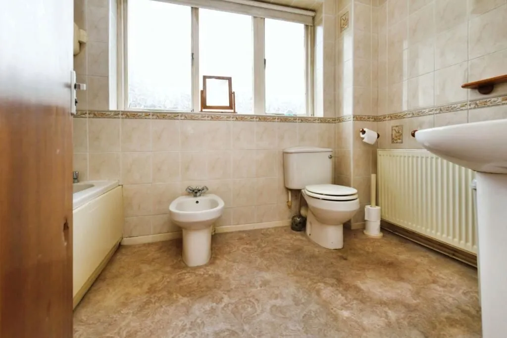 Colchester, Essex, CO3 4RH - Online Auctions