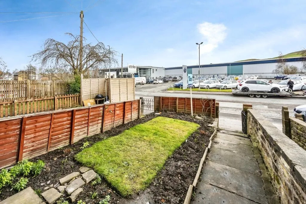 Huddersfield, West Yorkshire, HD2 1UP - Online Properties