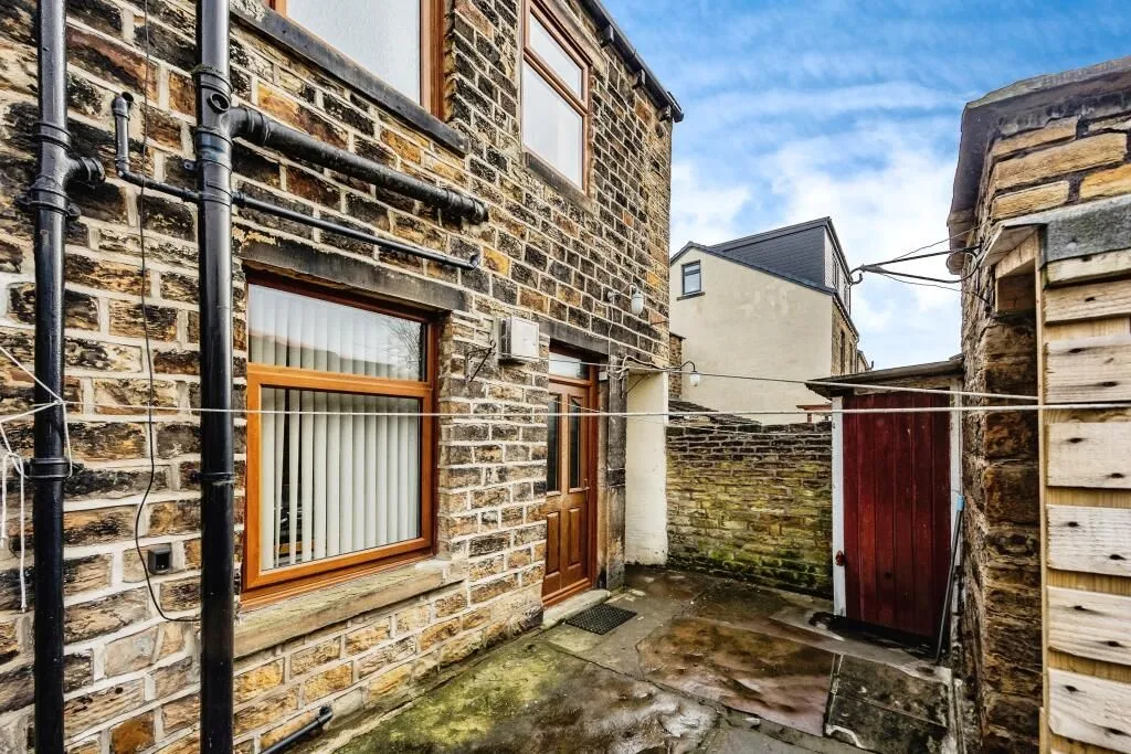 Huddersfield, West Yorkshire, HD2 1UP - Online Properties