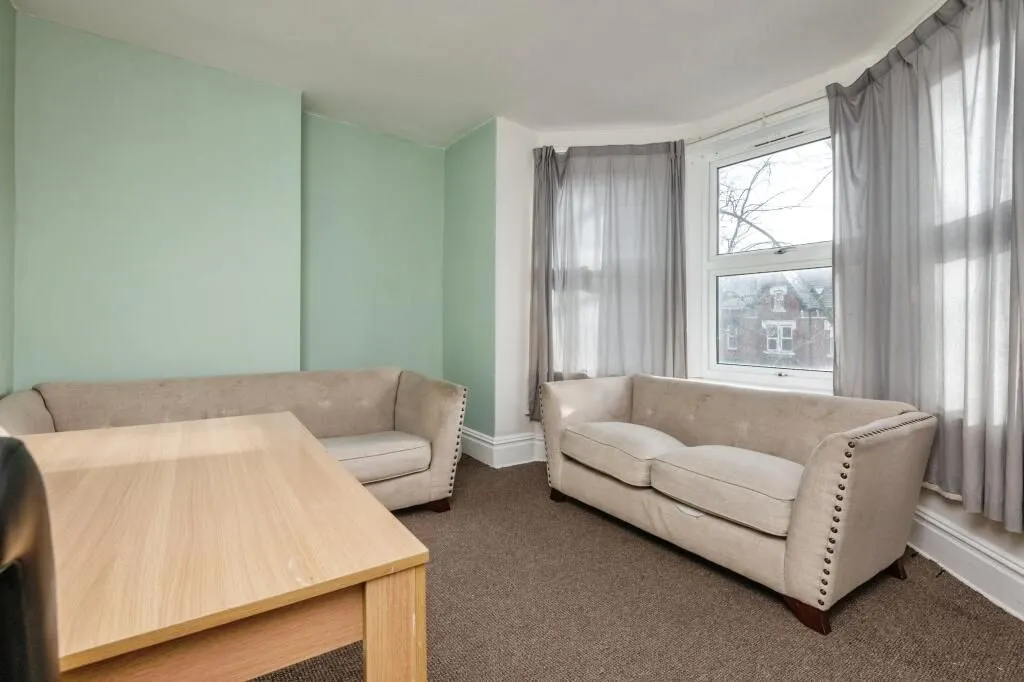 Leeds, West Yorkshire, LS8 4EU - Online Auctions