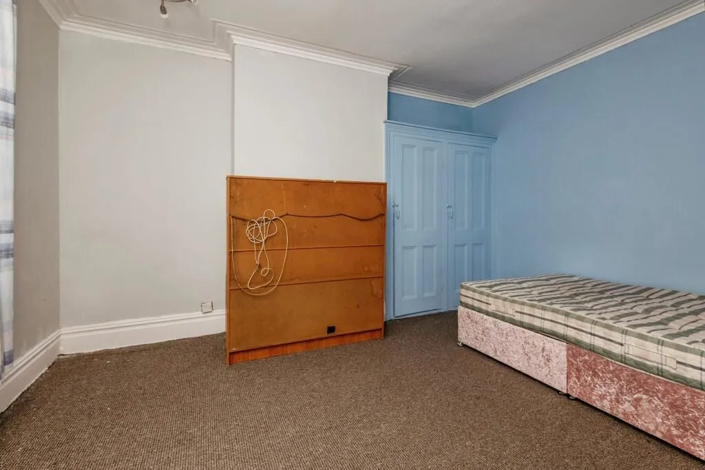 Leeds, West Yorkshire, LS8 4EU - Online Auctions