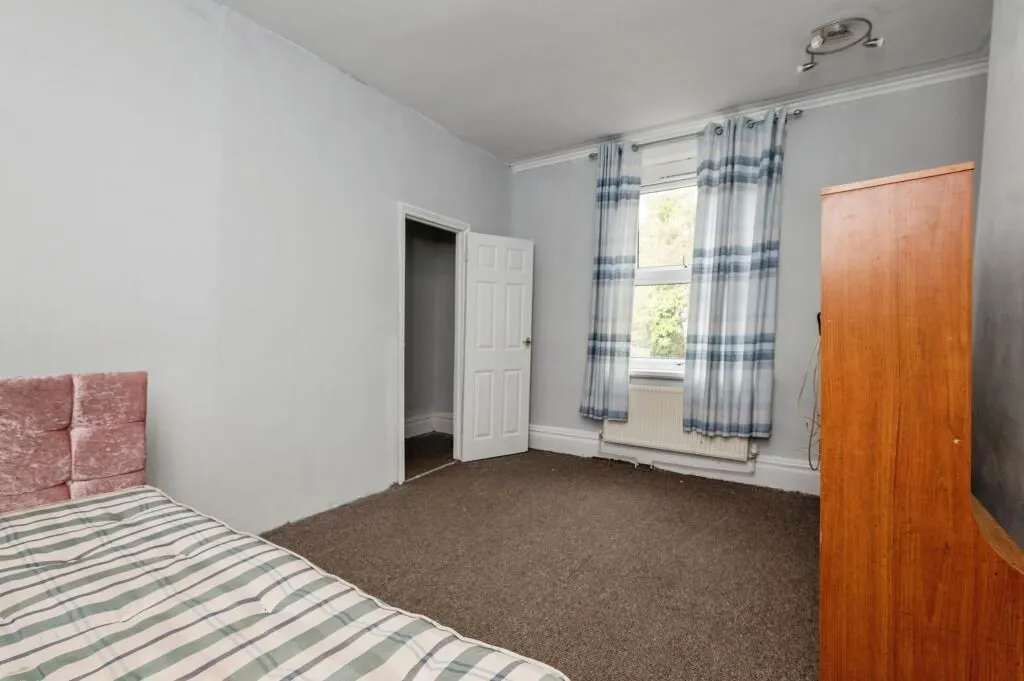 Leeds, West Yorkshire, LS8 4EU - Online Auctions