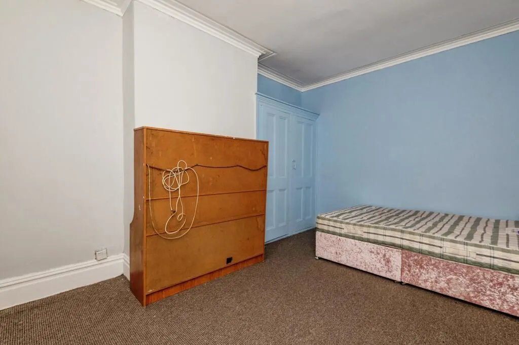 Leeds, West Yorkshire, LS8 4EU - Online Auctions