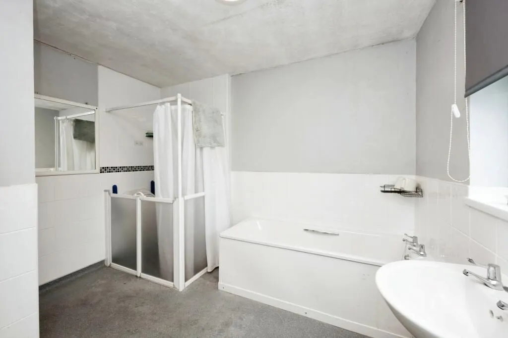 St. Thomas, Swansea, West Glamorgan, SA1 8HF - Online Auctions