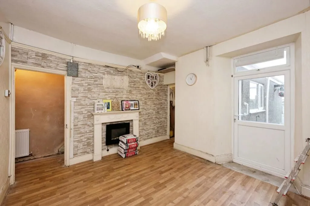St. Thomas, Swansea, West Glamorgan, SA1 8HF - Online Auctions