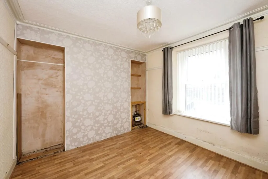 St. Thomas, Swansea, West Glamorgan, SA1 8HF - Online Auctions