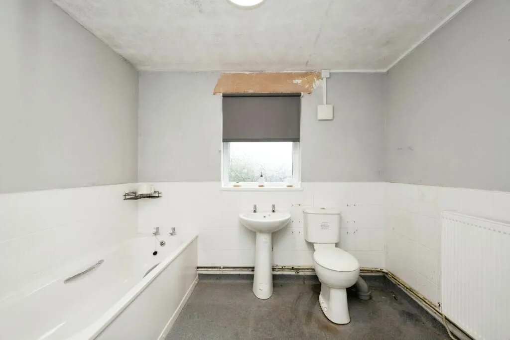St. Thomas, Swansea, West Glamorgan, SA1 8HF - Online Auctions