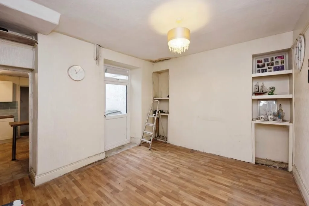 St. Thomas, Swansea, West Glamorgan, SA1 8HF - Online Auctions