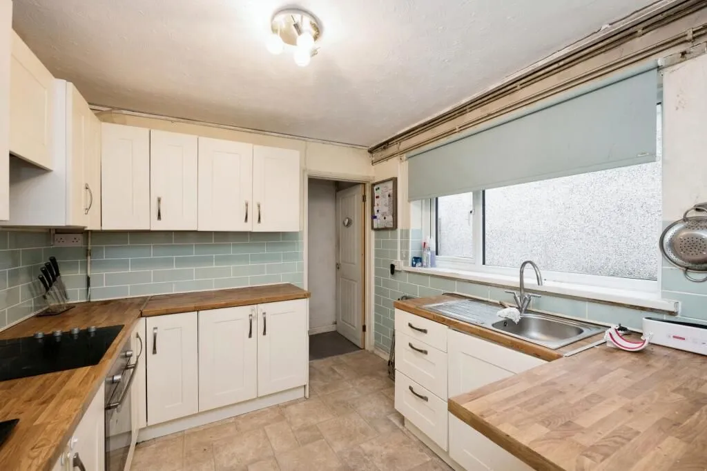 St. Thomas, Swansea, West Glamorgan, SA1 8HF - Online Auctions
