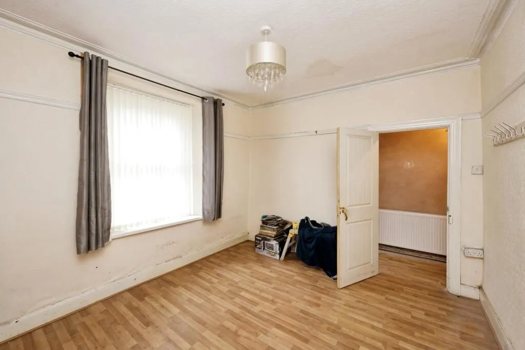 St. Thomas, Swansea, West Glamorgan, SA1 8HF - Online Auctions