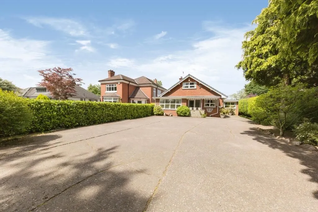 Sandbach, Cheshire, CW11 1FH - Online Auctions