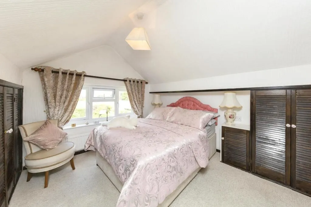 Sandbach, Cheshire, CW11 1FH - Online Auctions