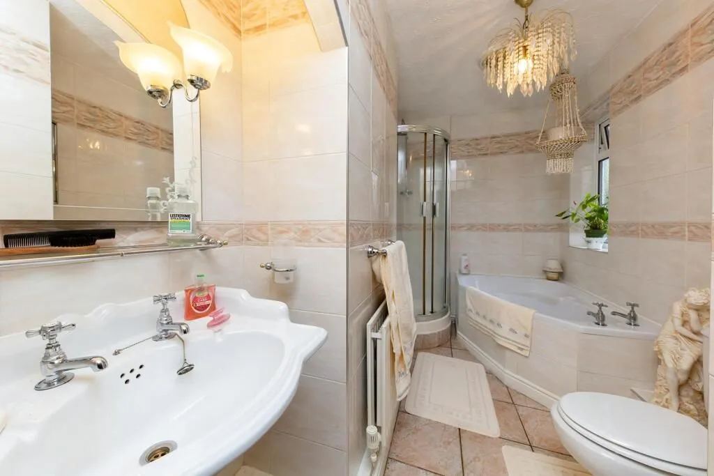 Sandbach, Cheshire, CW11 1FH - Online Auctions