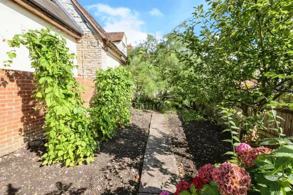 Bretforton, Evesham, Worcestershire, WR11 7JH - Online Properties