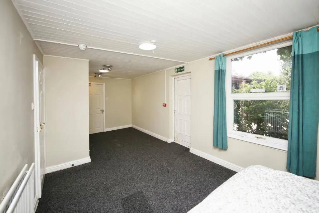 27 Birmingham Road, Kidderminster, Worcestershire, DY10 2BX - Online Auctions