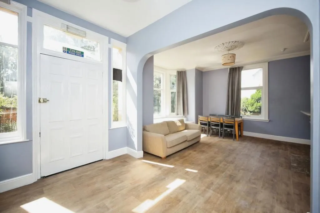 27 Birmingham Road, Kidderminster, Worcestershire, DY10 2BX - Online Auctions