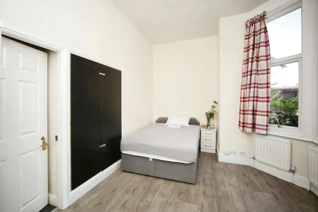 27 Birmingham Road, Kidderminster, Worcestershire, DY10 2BX - Online Auctions