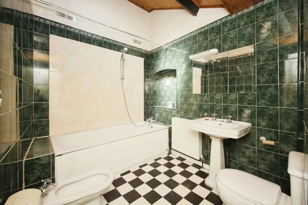 27 Birmingham Road, Kidderminster, Worcestershire, DY10 2BX - Online Auctions