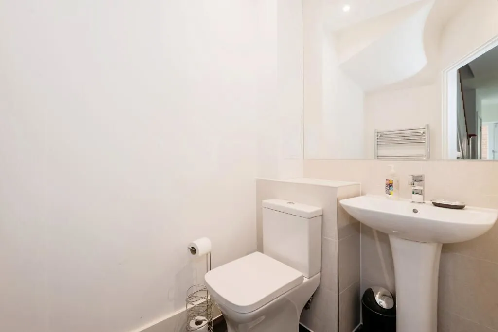 Tadworth, Surrey, KT20 5FN - Online Auctions