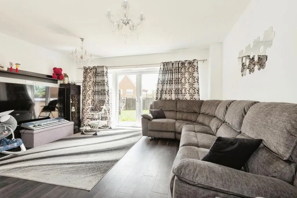 Tadworth, Surrey, KT20 5FN - Online Auctions