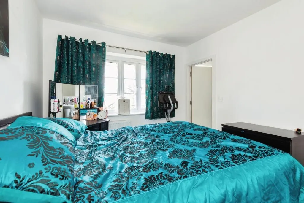 Tadworth, Surrey, KT20 5FN - Online Auctions