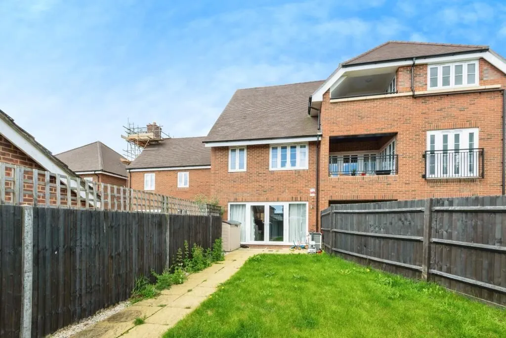 Tadworth, Surrey, KT20 5FN - Online Auctions