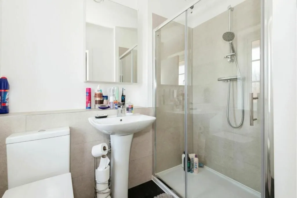 Tadworth, Surrey, KT20 5FN - Online Auctions