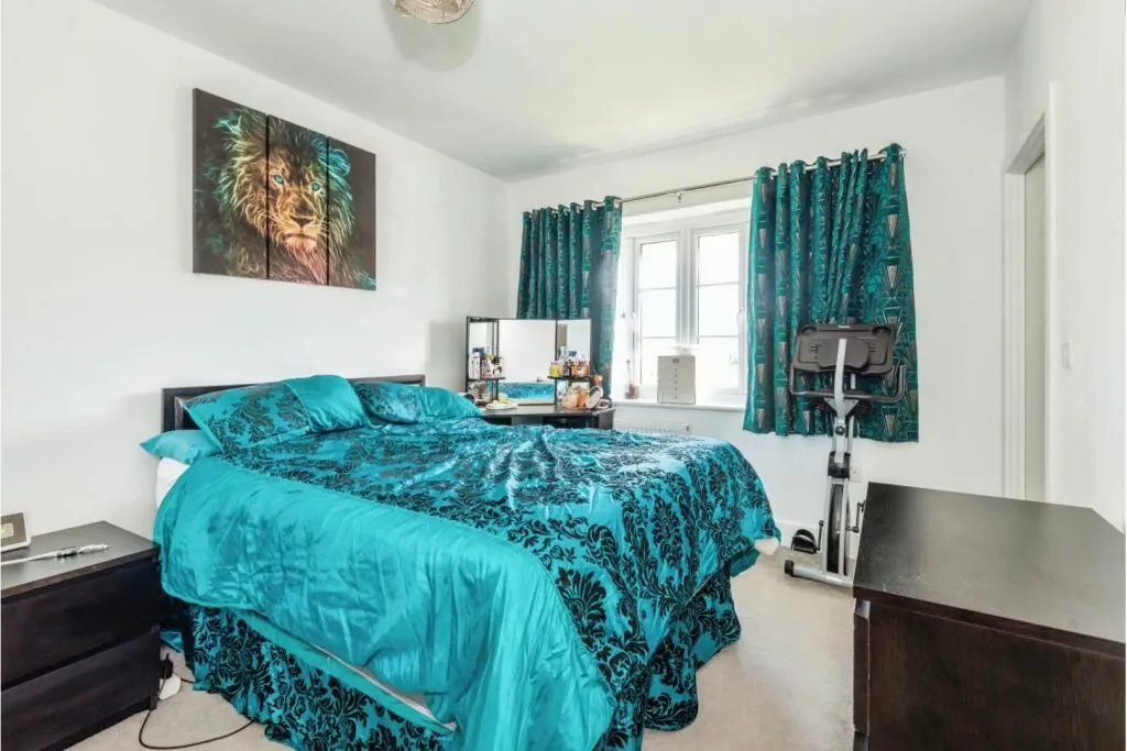 Tadworth, Surrey, KT20 5FN - Online Auctions
