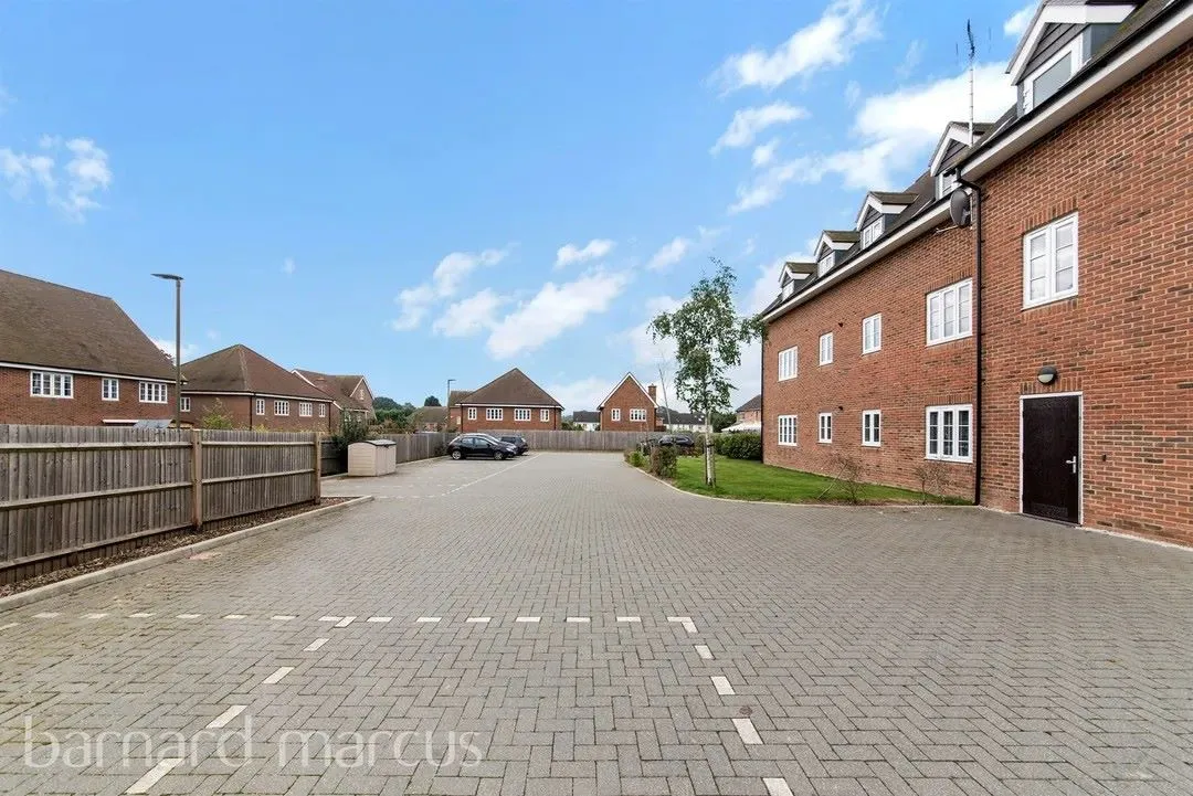 Tadworth, Surrey, KT20 5FN - Online Auctions