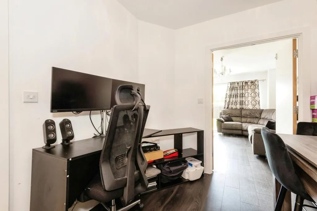 Tadworth, Surrey, KT20 5FN - Online Auctions