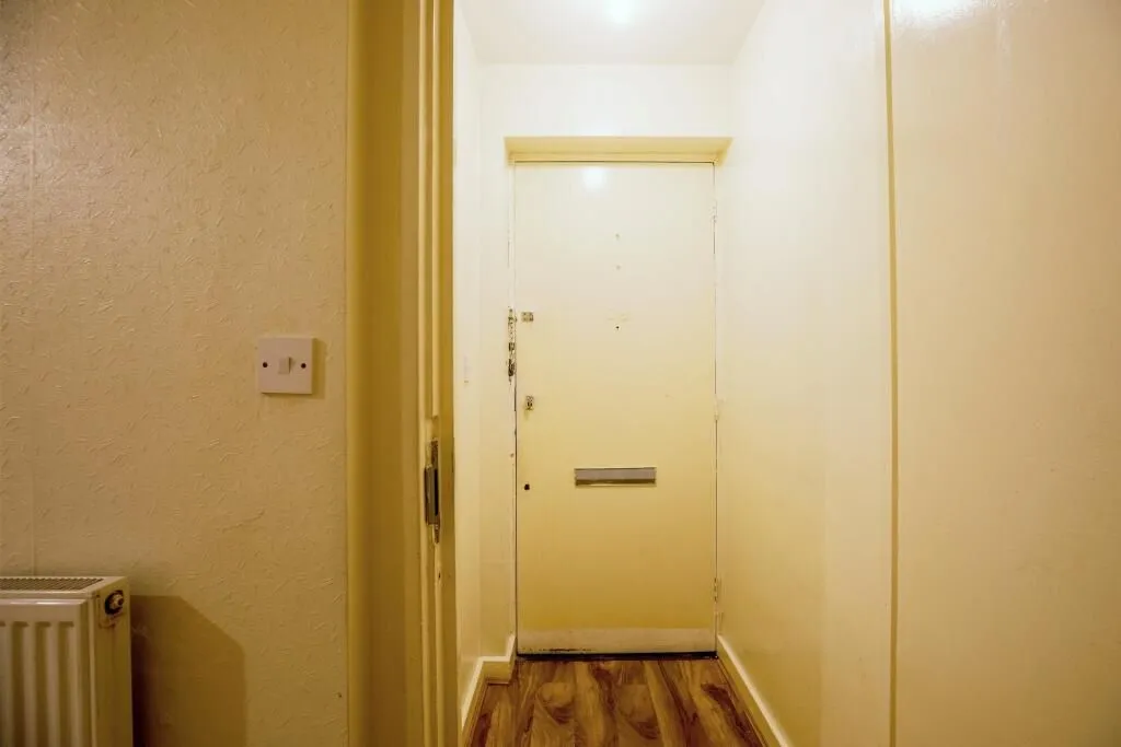 London, SE15 2LG - Online Auctions