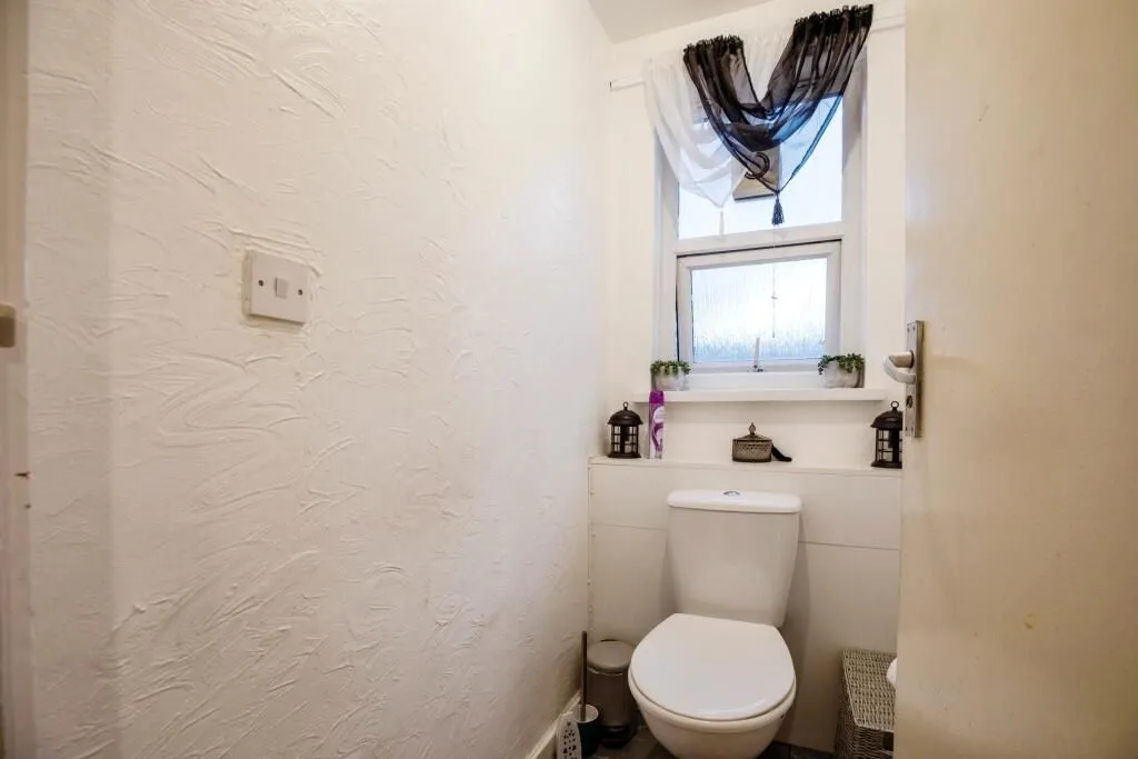 London, SE15 2LG - Online Auctions