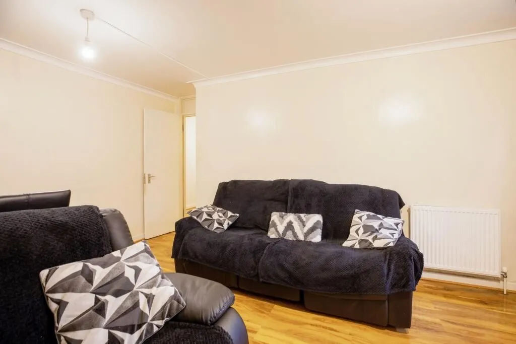 London, SE15 2LG - Online Auctions