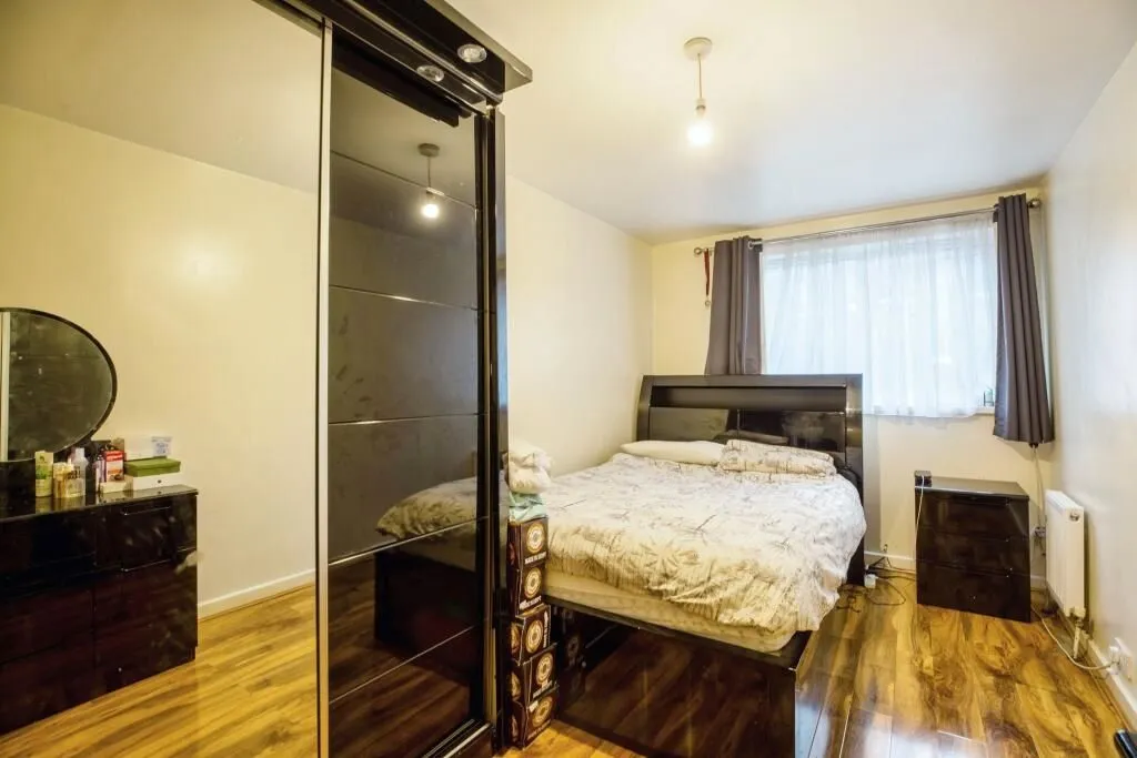 London, SE15 2LG - Online Auctions