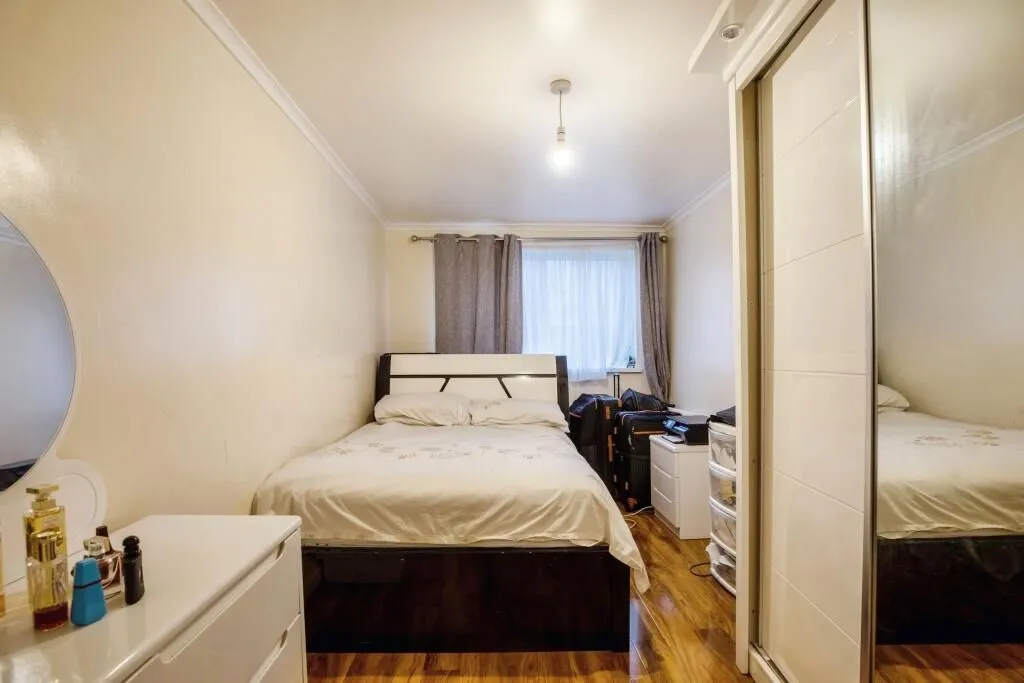 London, SE15 2LG - Online Auctions