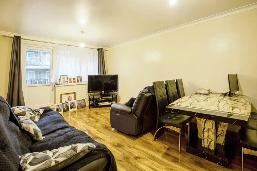 London, SE15 2LG - Online Auctions