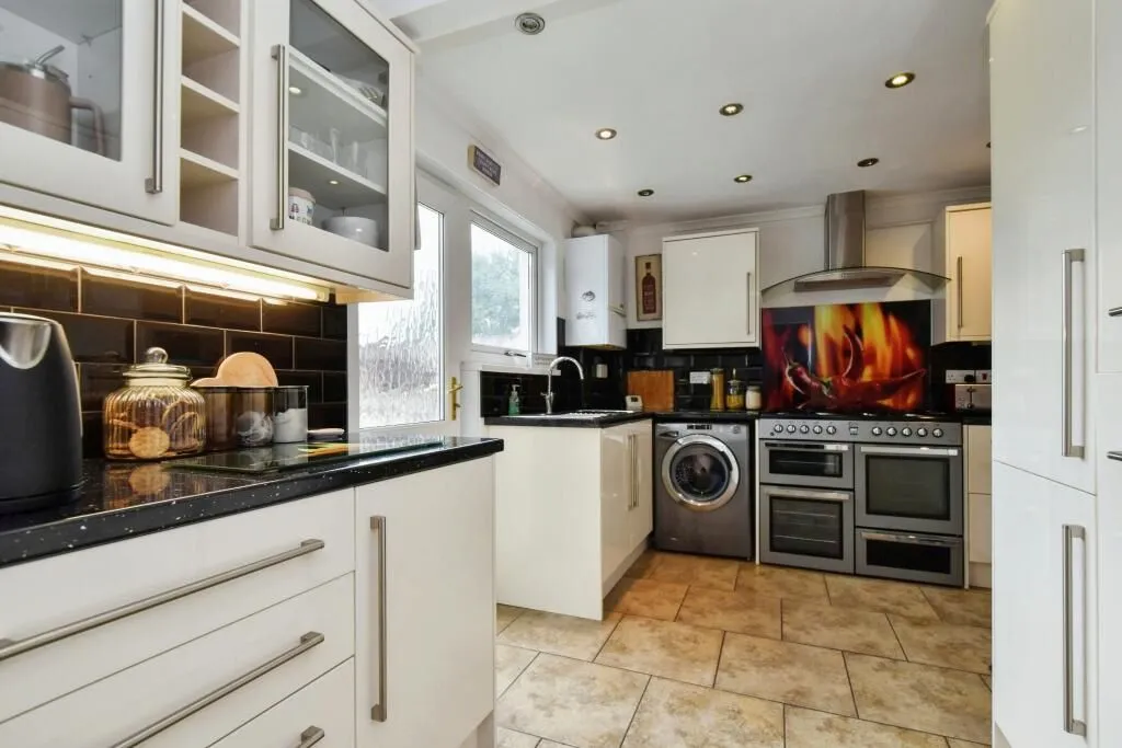 Llanelli, Dyfed, SA14 8AG - Online Auctions