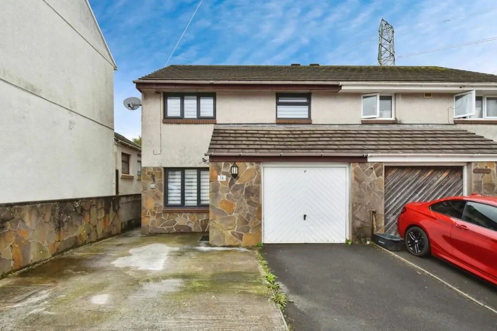 Llanelli, Dyfed, SA14 8AG - Online Auctions