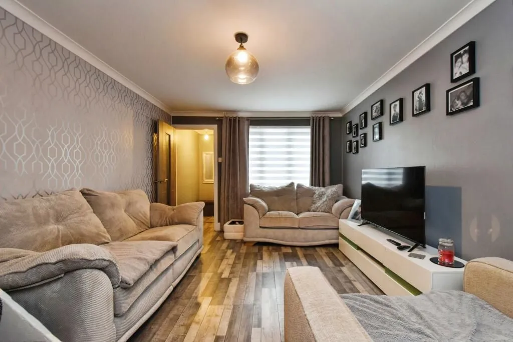 Llanelli, Dyfed, SA14 8AG - Online Auctions