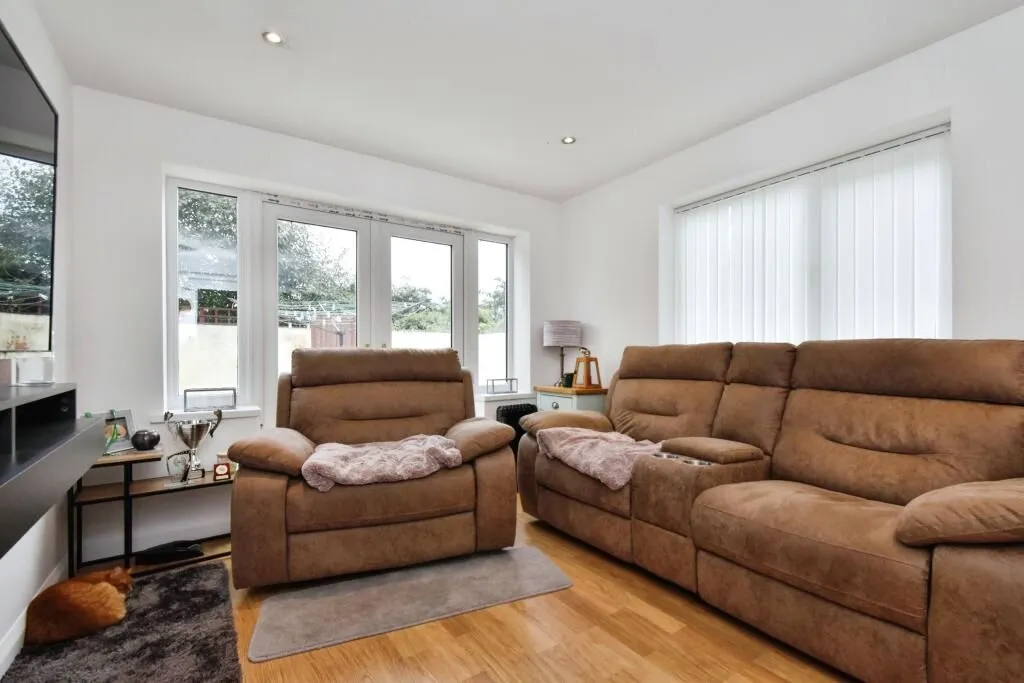 Llanelli, Dyfed, SA14 8AG - Online Auctions